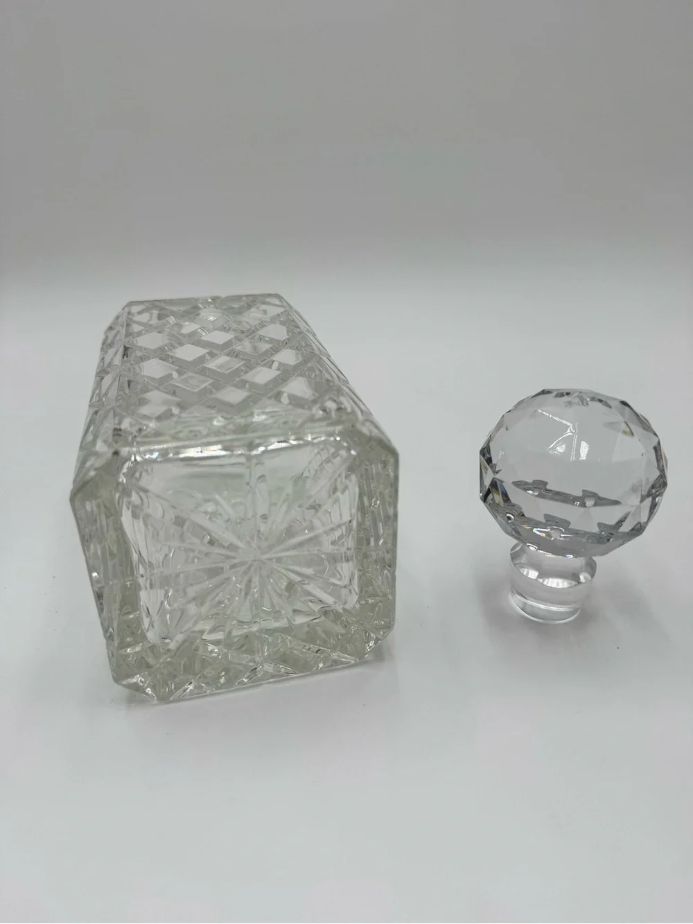 Classic Clear 24%+ Lead Crystal Cut Glass Decanter  w/Faceted Stopper Yugoslavia